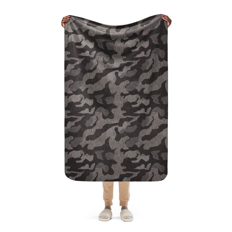 Splinter Black Forest CAMO Sherpa Blanket - 37″×57″