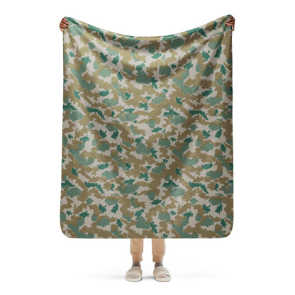 German Flachentarn Blumentarn CAMO Sherpa blanket - 50″×60″ - Blankets