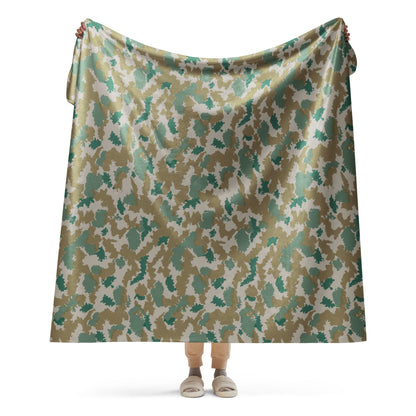 German Flachentarn Blumentarn CAMO Sherpa blanket - 60″×80″ - Blankets