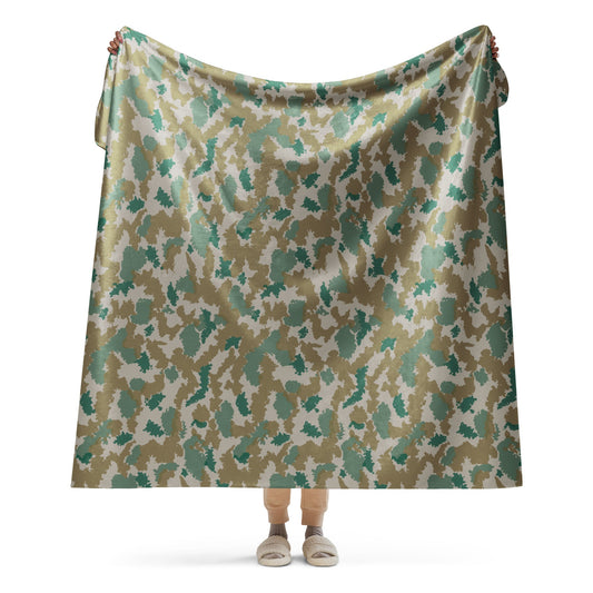 German Flachentarn Blumentarn CAMO Sherpa blanket - 60″×80″ - Blankets