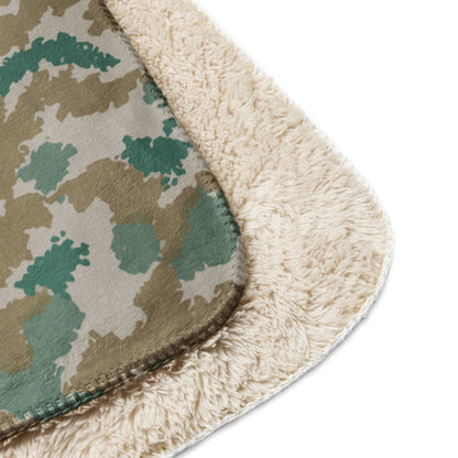 German Flachentarn Blumentarn CAMO Sherpa blanket - Blankets