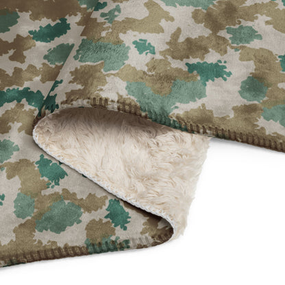 German Flachentarn Blumentarn CAMO Sherpa blanket - Blankets