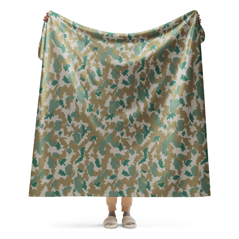 German M58 Flachentarn Blumentarn CAMO Sherpa blanket - 60″×80″ - Blanket