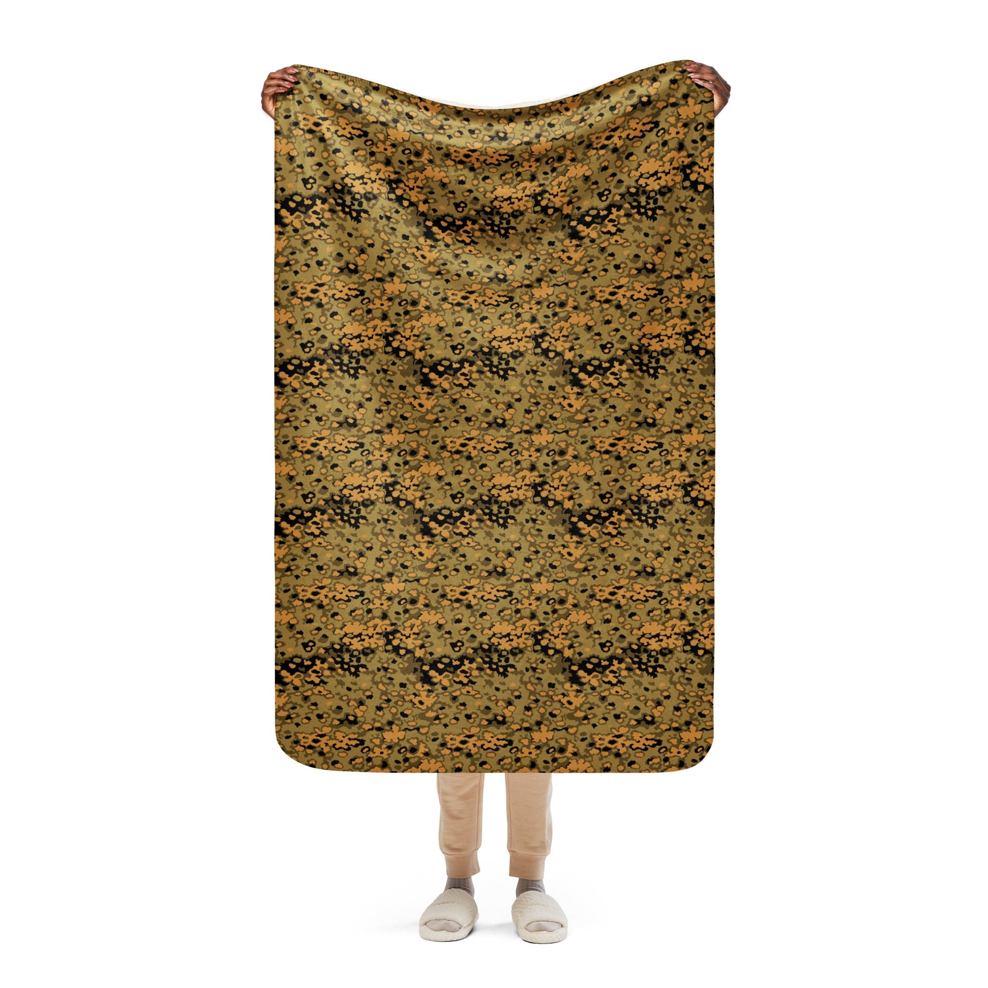 German Oak Leaf Eichenlaubmuster Autumn CAMO Sherpa Blanket - 37″×57″
