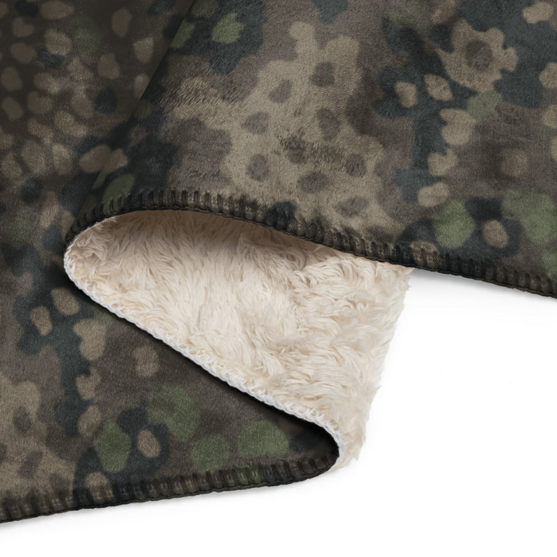 Pea Dot Erbsenmuster Pattern 44 CAMO Sherpa Blanket