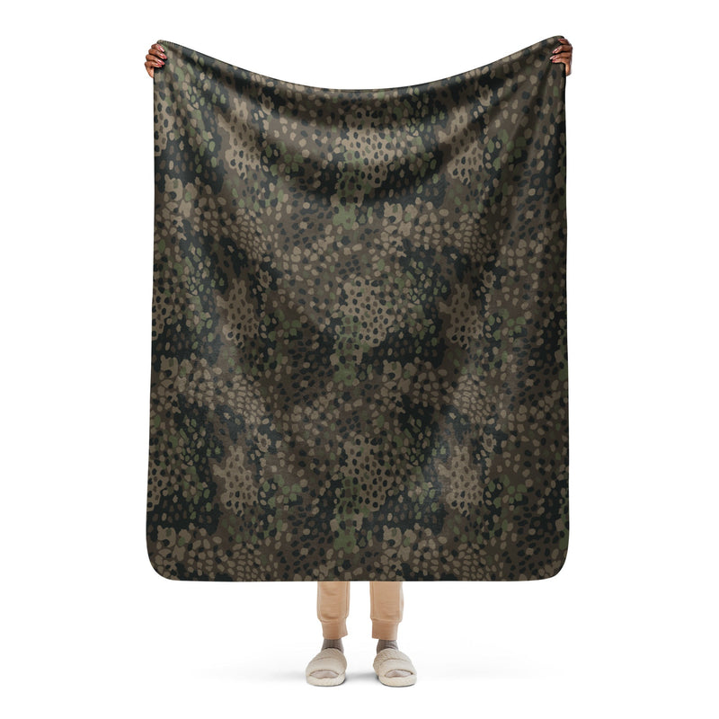 Pea Dot Erbsenmuster Pattern 44 CAMO Sherpa Blanket - 50″×60″