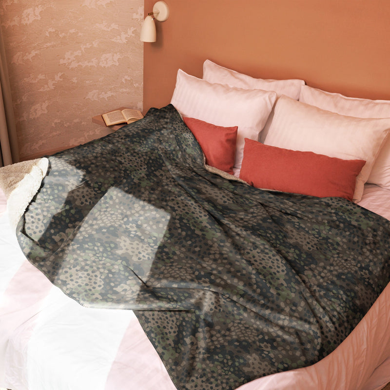 Pea Dot Erbsenmuster Pattern 44 CAMO Sherpa Blanket