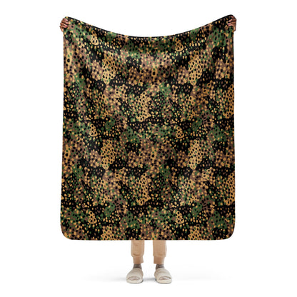 German Pea Dot Erbsenmuster CAMO Sherpa Blanket - 50″×60″