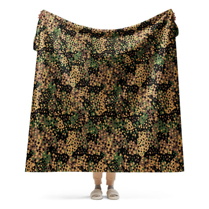 German Pea Dot Erbsenmuster CAMO Sherpa Blanket - 60″×80″