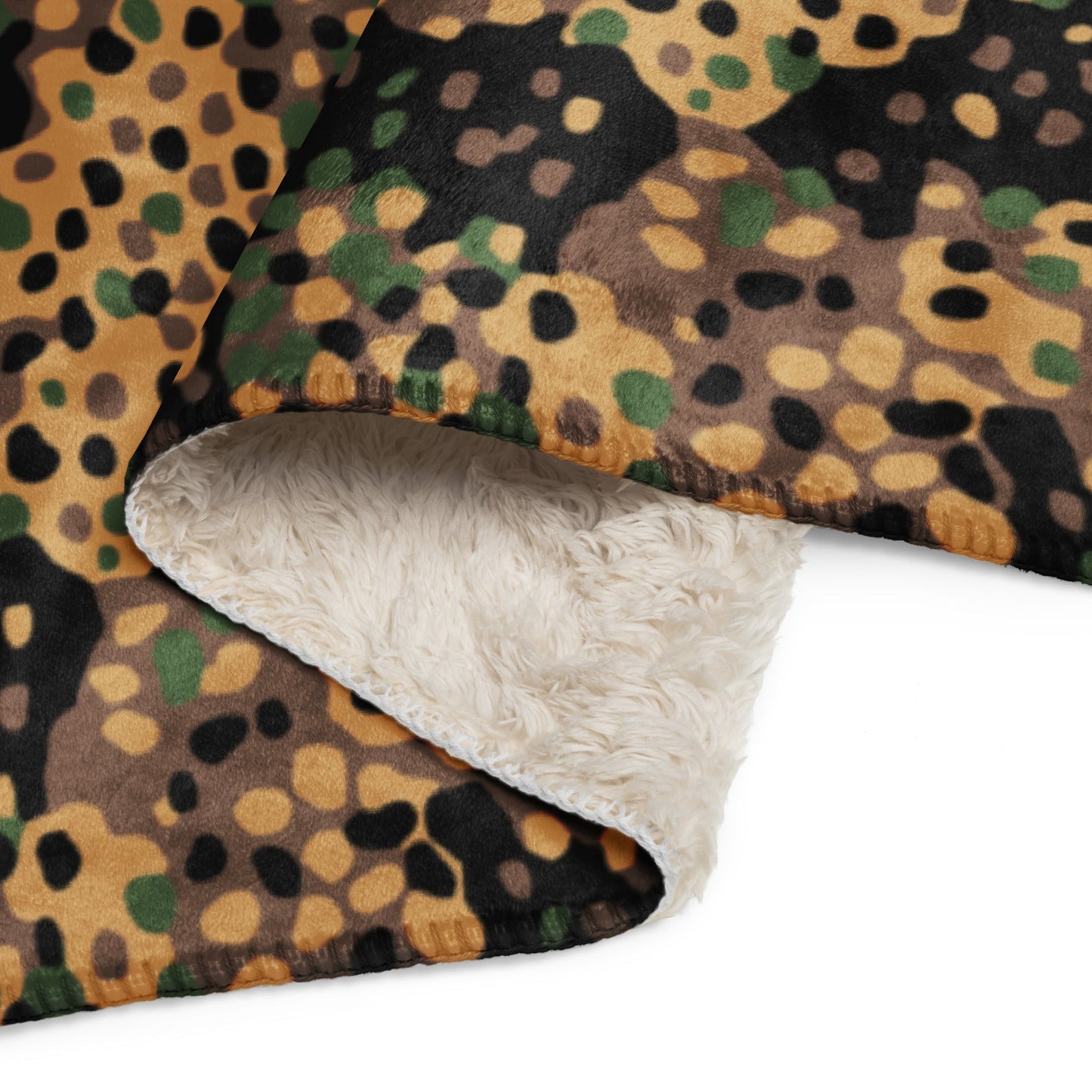 German Pea Dot Erbsenmuster CAMO Sherpa Blanket