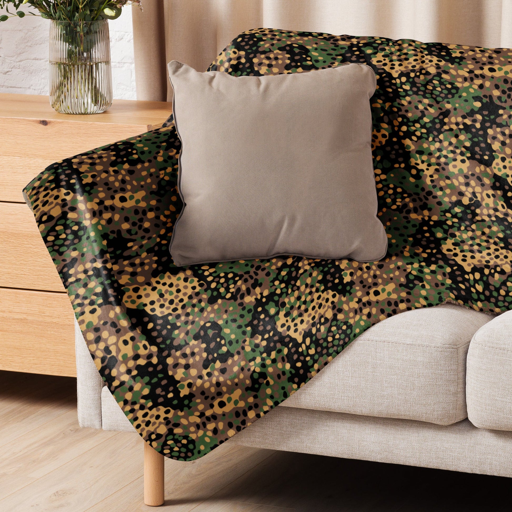 German Pea Dot Erbsenmuster CAMO Sherpa Blanket