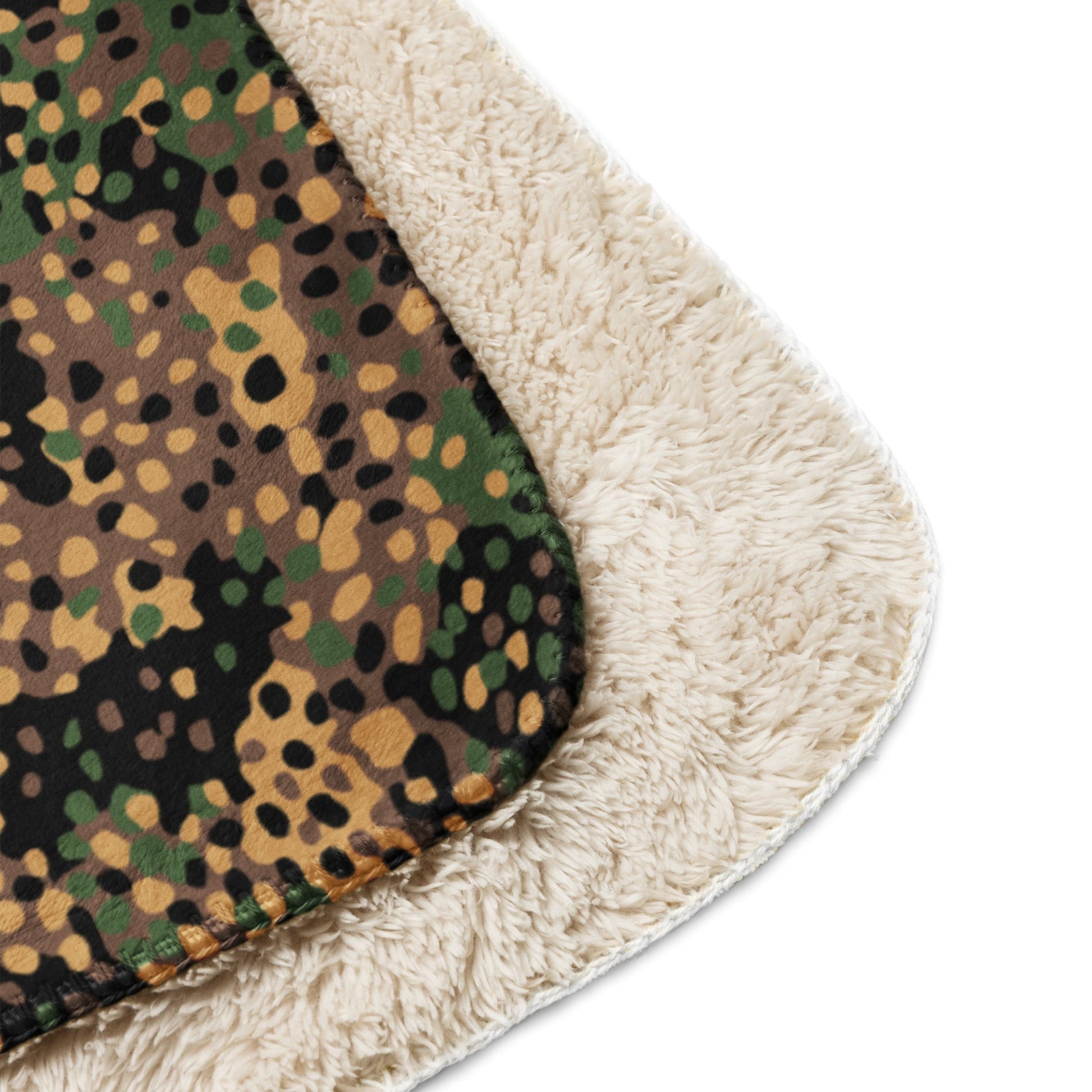 German Pea Dot Erbsenmuster CAMO Sherpa Blanket