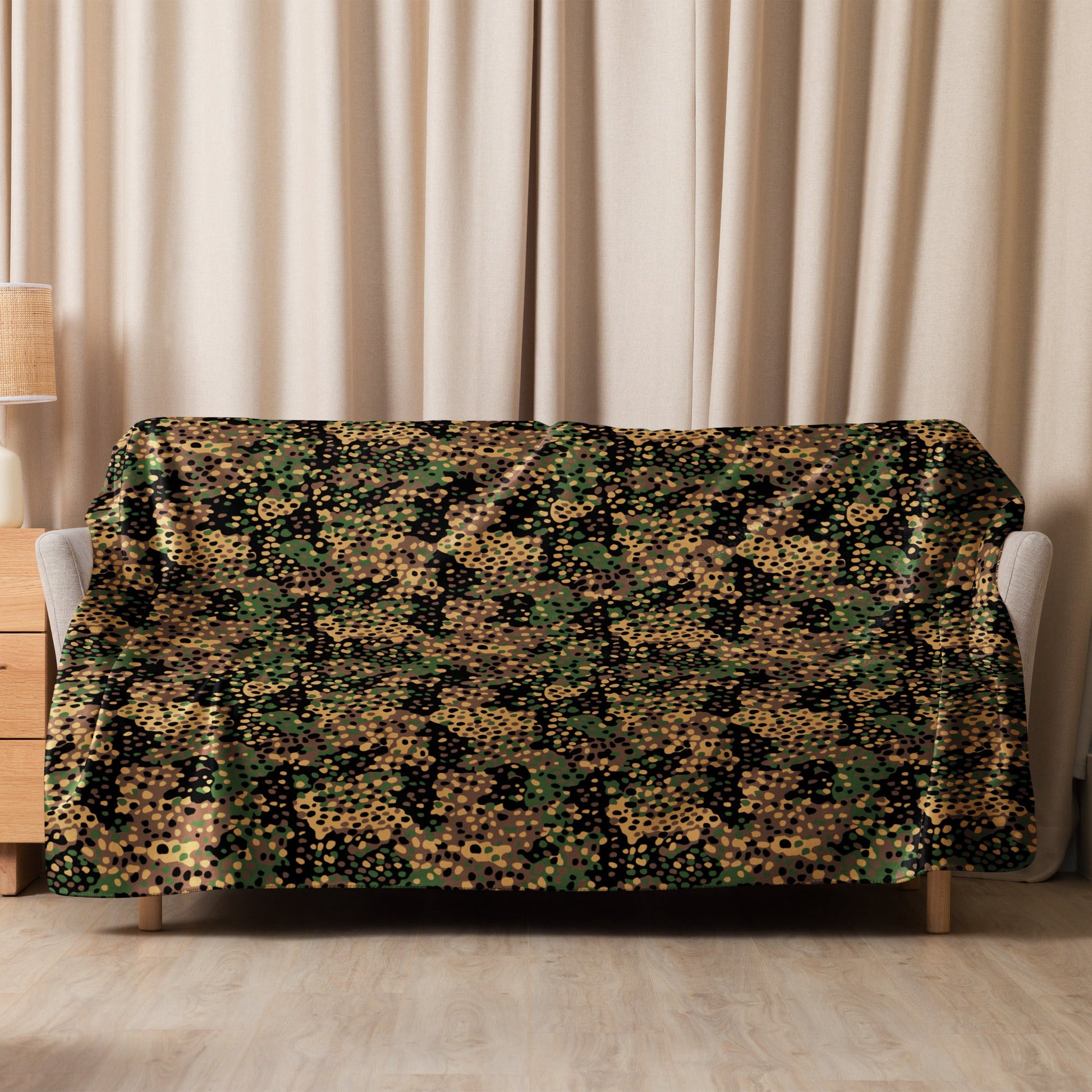 German Pea Dot Erbsenmuster CAMO Sherpa Blanket