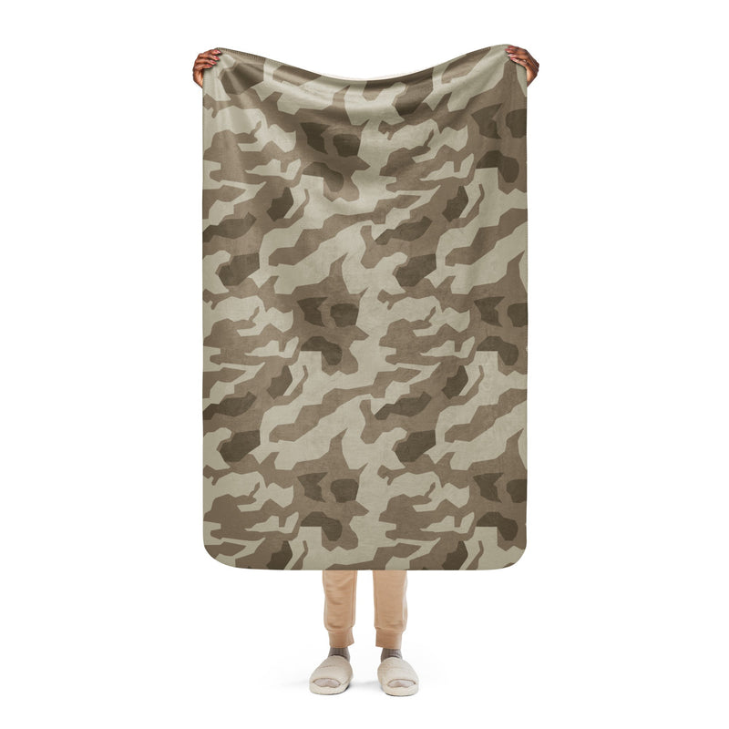 Splittermuster Wolfenstein Afrika Korps CAMO Sherpa Blanket - 37″×57″