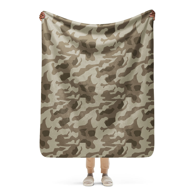 Splittermuster Wolfenstein Afrika Korps CAMO Sherpa Blanket - 50″×60″
