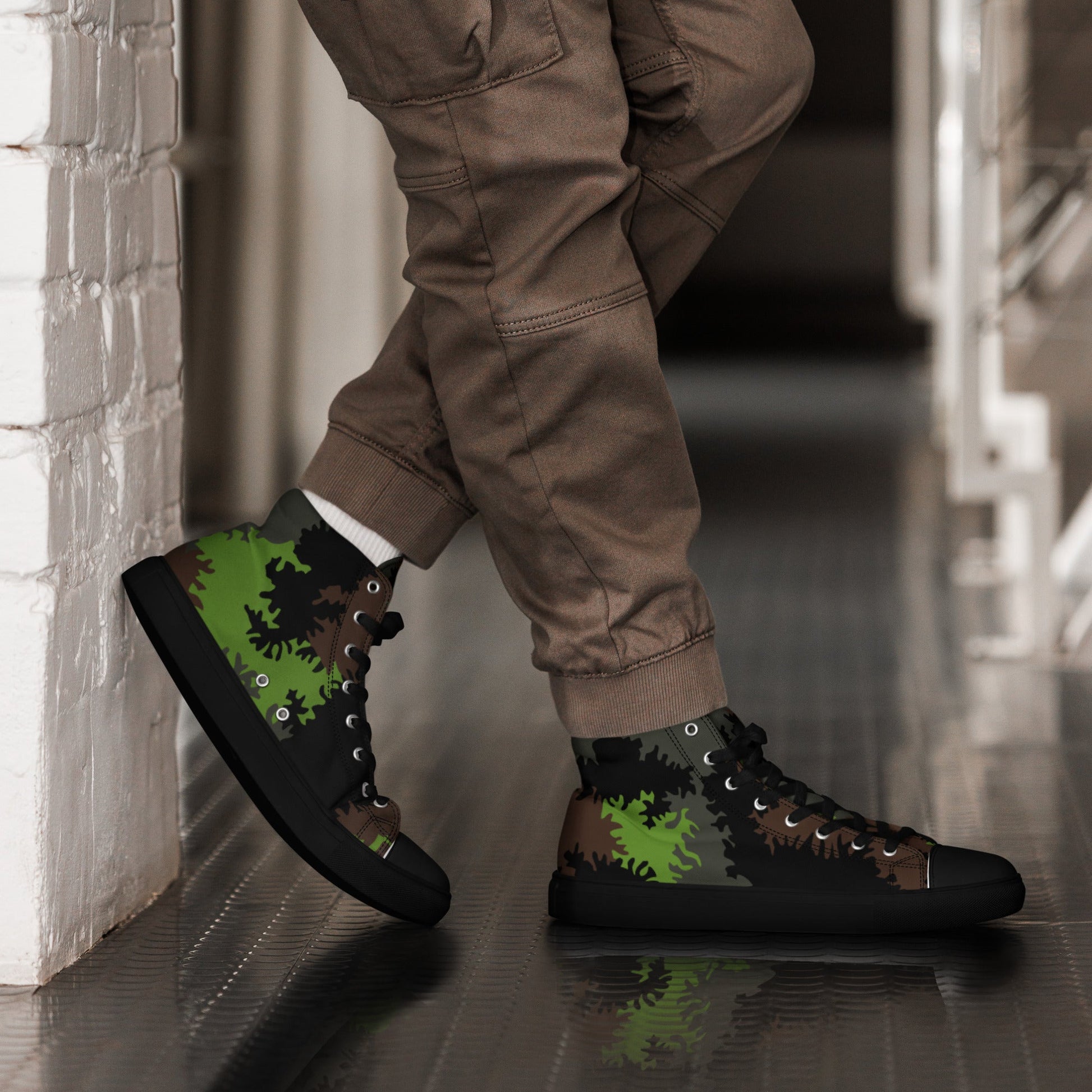 German Truppenversuch Sagezahnmuster CAMO Mens high top canvas shoes - Black / 5 - High Top Canvas Shoes