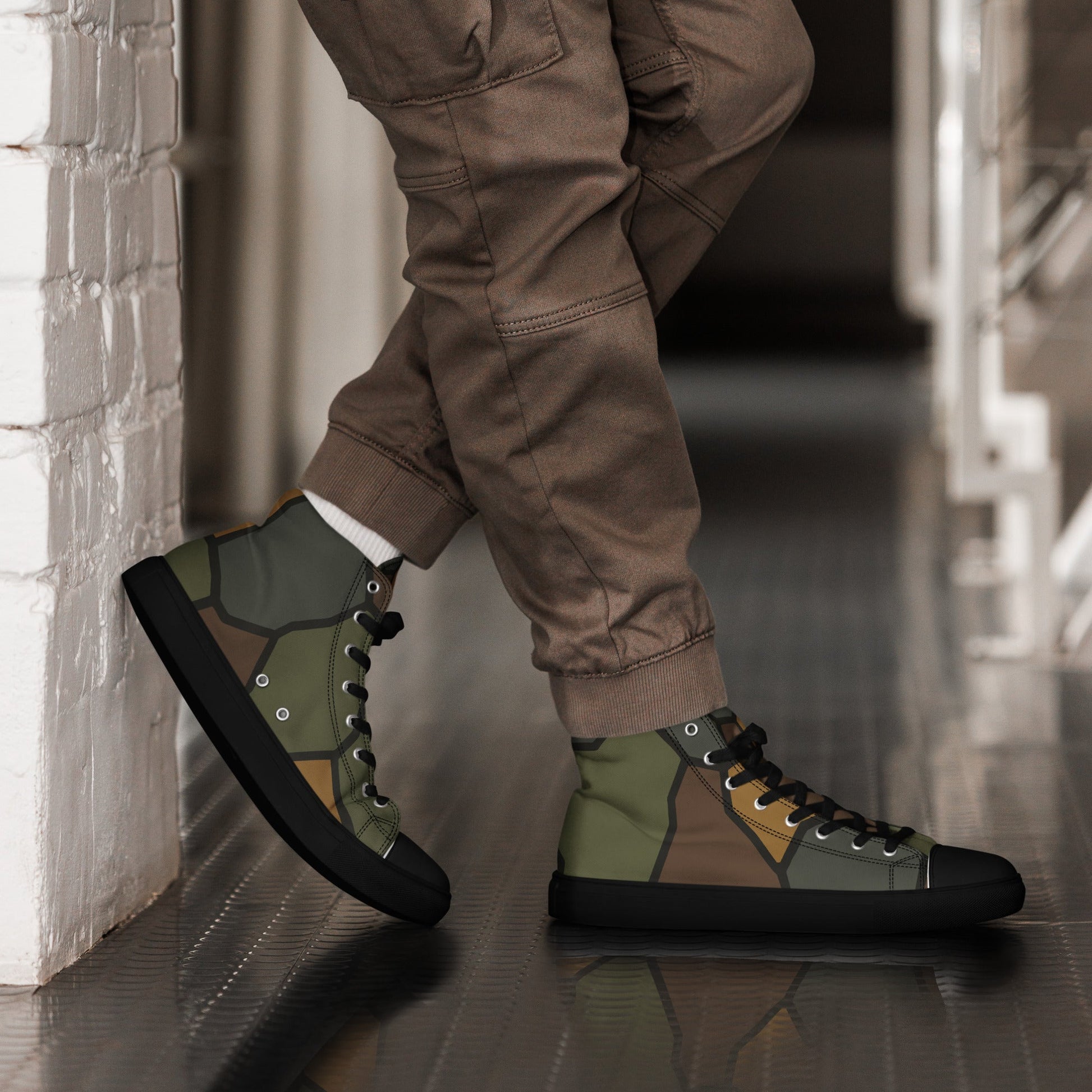 German World War I Turtle Shell Stahlhelm Helmet CAMO Mens High-Top Canvas Shoes - 5