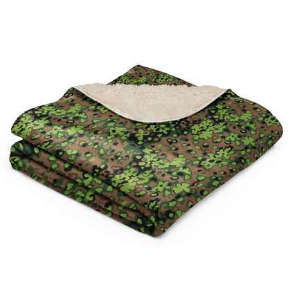 German Oak Leaf Eichenlaubmuster Spring CAMO Sherpa blanket - Blankets