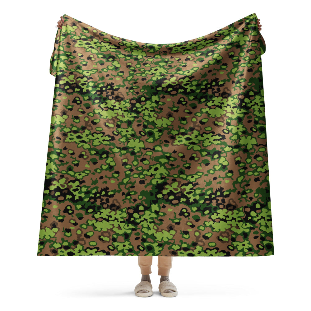 German WW2 Eichenlaubmuster Oakleaf Spring CAMO Sherpa blanket - 60″×80″ - Blanket