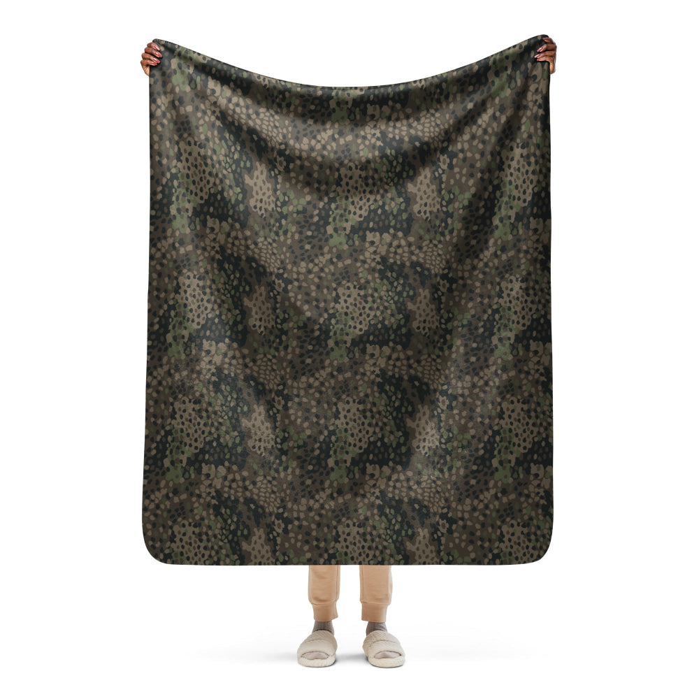 German WW2 Erbsenmuster Pea Dot Pattern 44 CAMO Sherpa blanket - 50″×60″ - Blanket