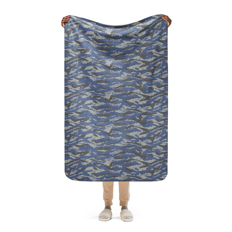 Lizard Greek Air Force CAMO Sherpa Blanket - 37″×57″