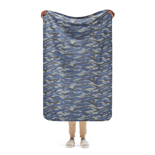 Lizard Greek Air Force CAMO Sherpa Blanket - 37″×57″