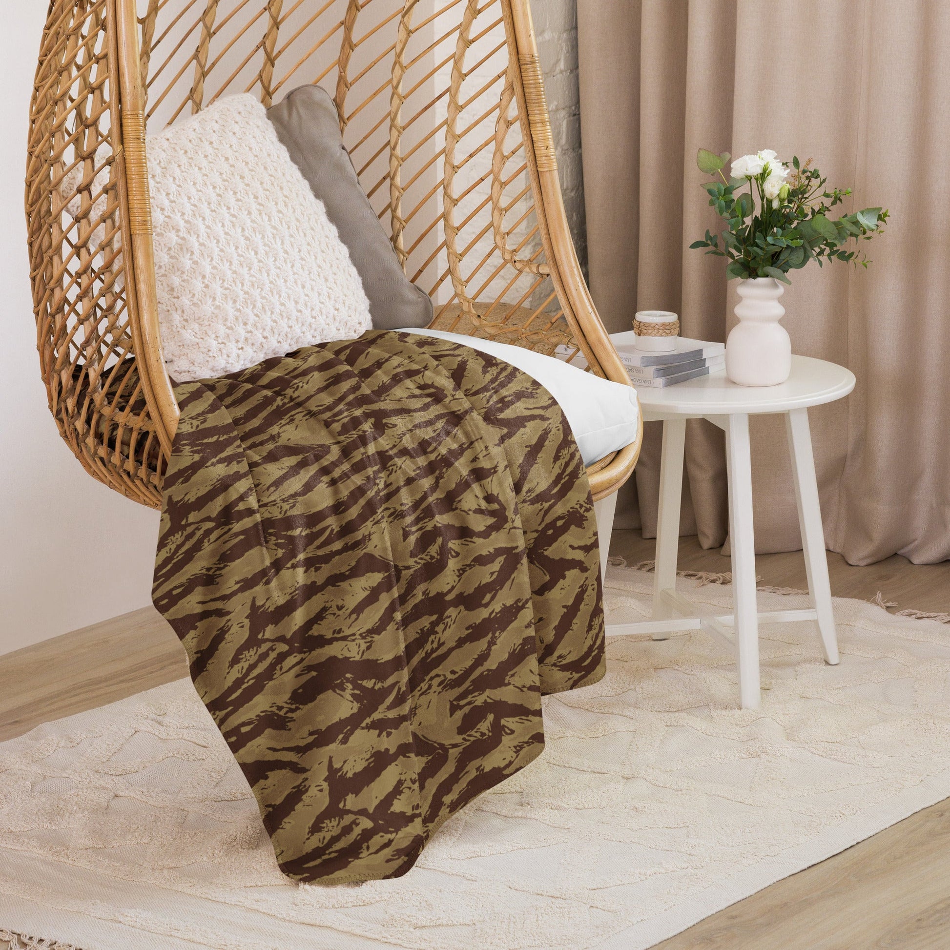 Greek Lizard Desert CAMO Sherpa blanket - Blankets