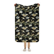 Gridveil Circuit Woodland CAMO Sherpa Blanket - 37″×57″