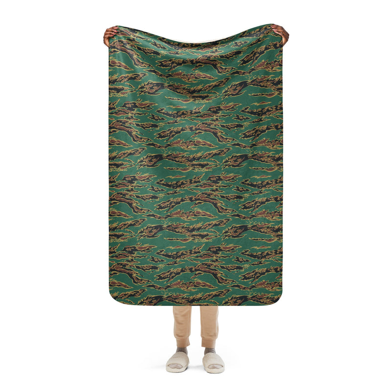 Tiger Stripe Guyana Jungle CAMO Sherpa Blanket - 37″×57″