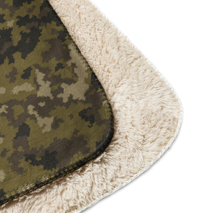 HexTarn Mountain CAMO Sherpa Blanket