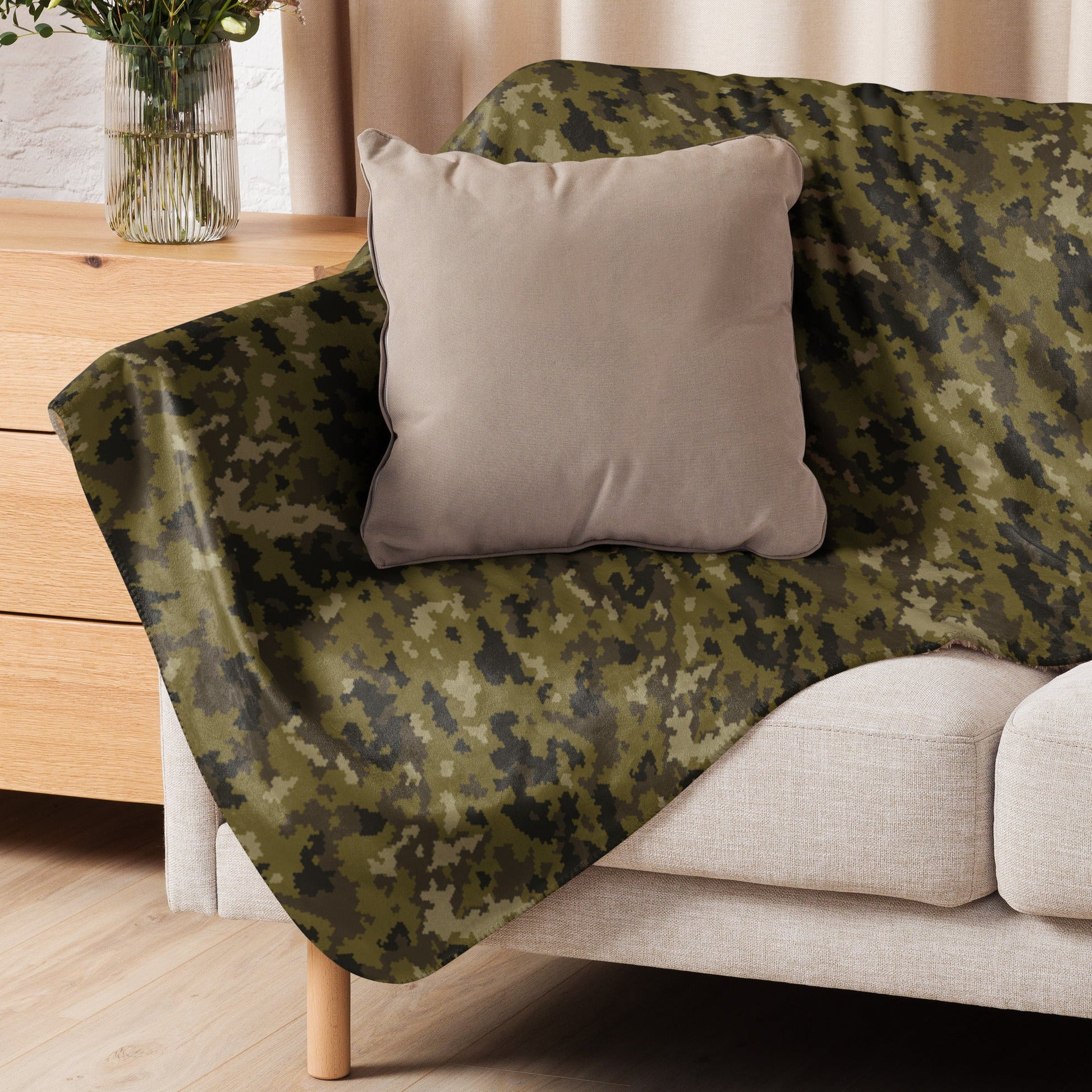 HexTarn Mountain CAMO Sherpa Blanket