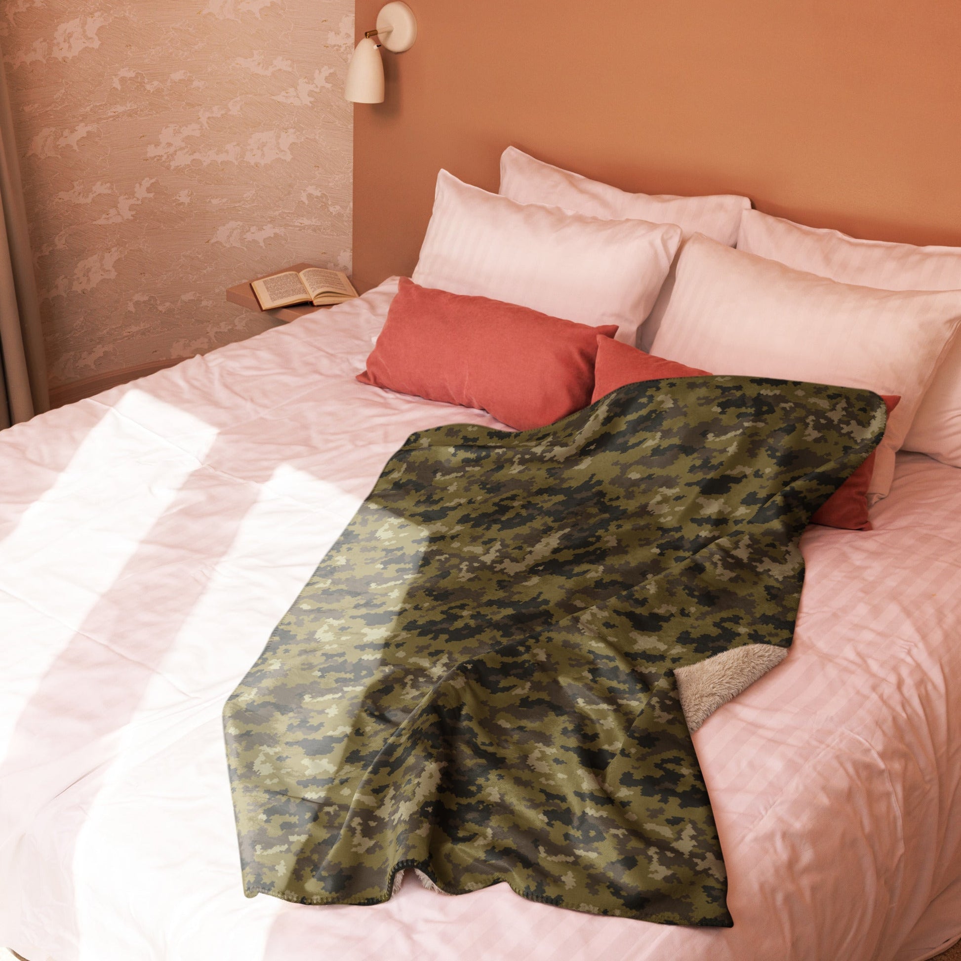 HexTarn Mountain CAMO Sherpa Blanket