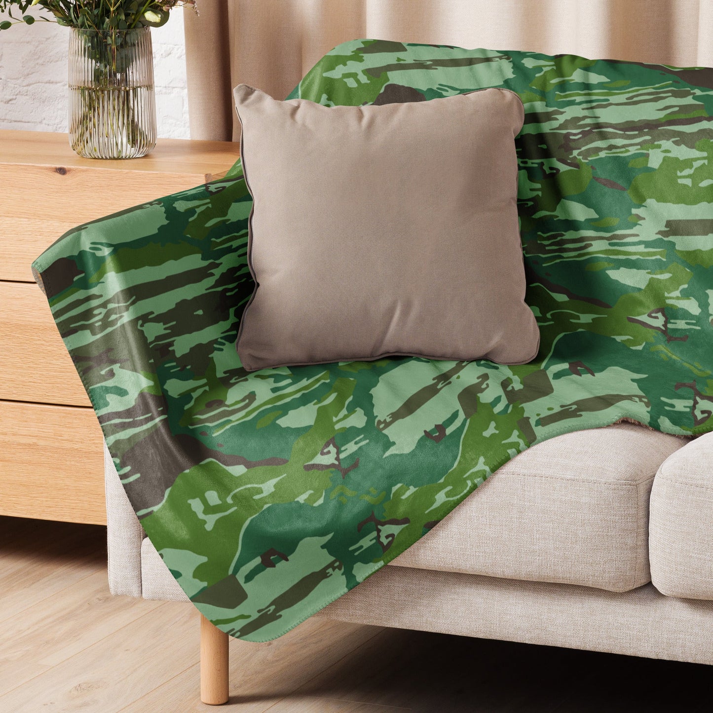 Indonesian KOPASGAT 1969 CAMO Sherpa blanket - Blankets