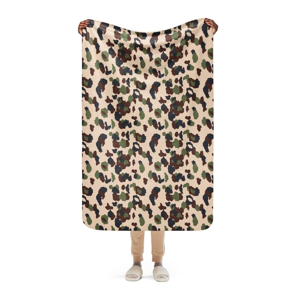 Iraqi Desert Blotch CAMO Sherpa blanket - 37″×57″
