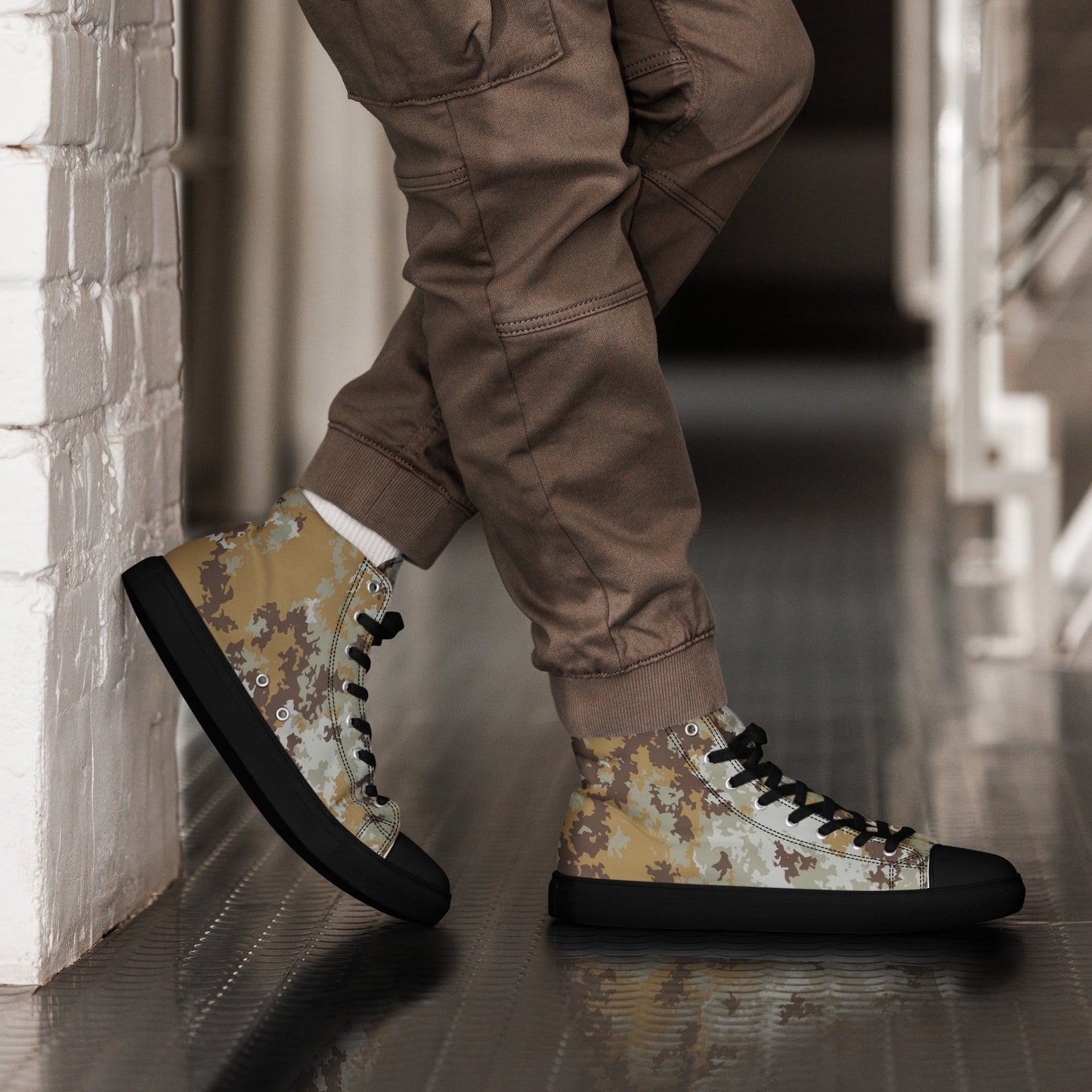 Italian Mimetico Vegetata Desert CAMO Mens high top canvas shoes - Black / 5 - High Top Canvas Shoes