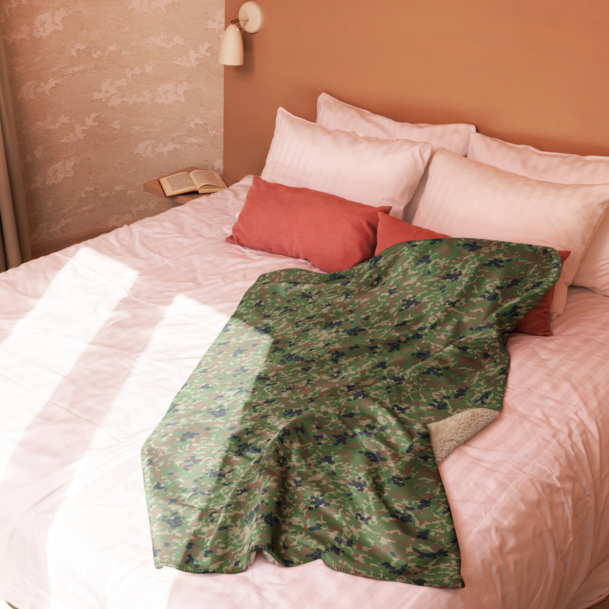 Japanese Flecktarn Jietai Woodland CAMO Sherpa blanket - Blankets