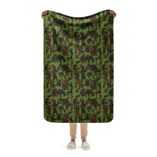 M05 Miško Woodland CAMO Sherpa Blanket - 37″×57″