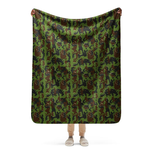 M05 Miško Woodland CAMO Sherpa Blanket - 50″×60″