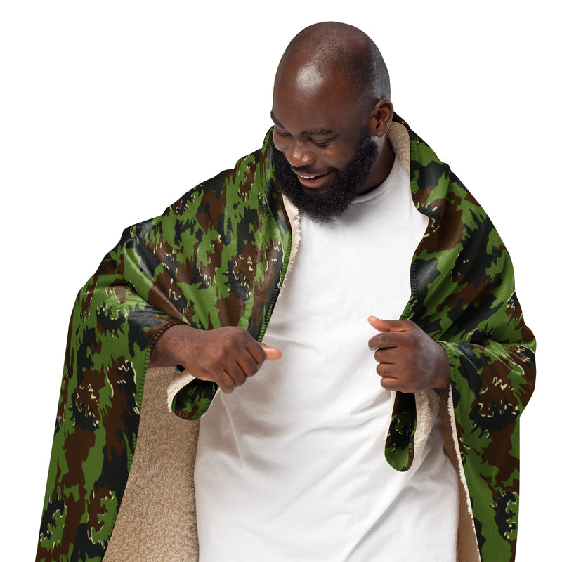 M05 Miško Woodland CAMO Sherpa Blanket