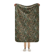 Waldtarndruck Luxembourg Woodland CAMO Sherpa Blanket - 37″×57″