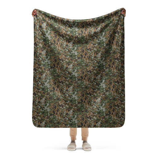 Waldtarndruck Luxembourg Woodland CAMO Sherpa Blanket - 50″×60″