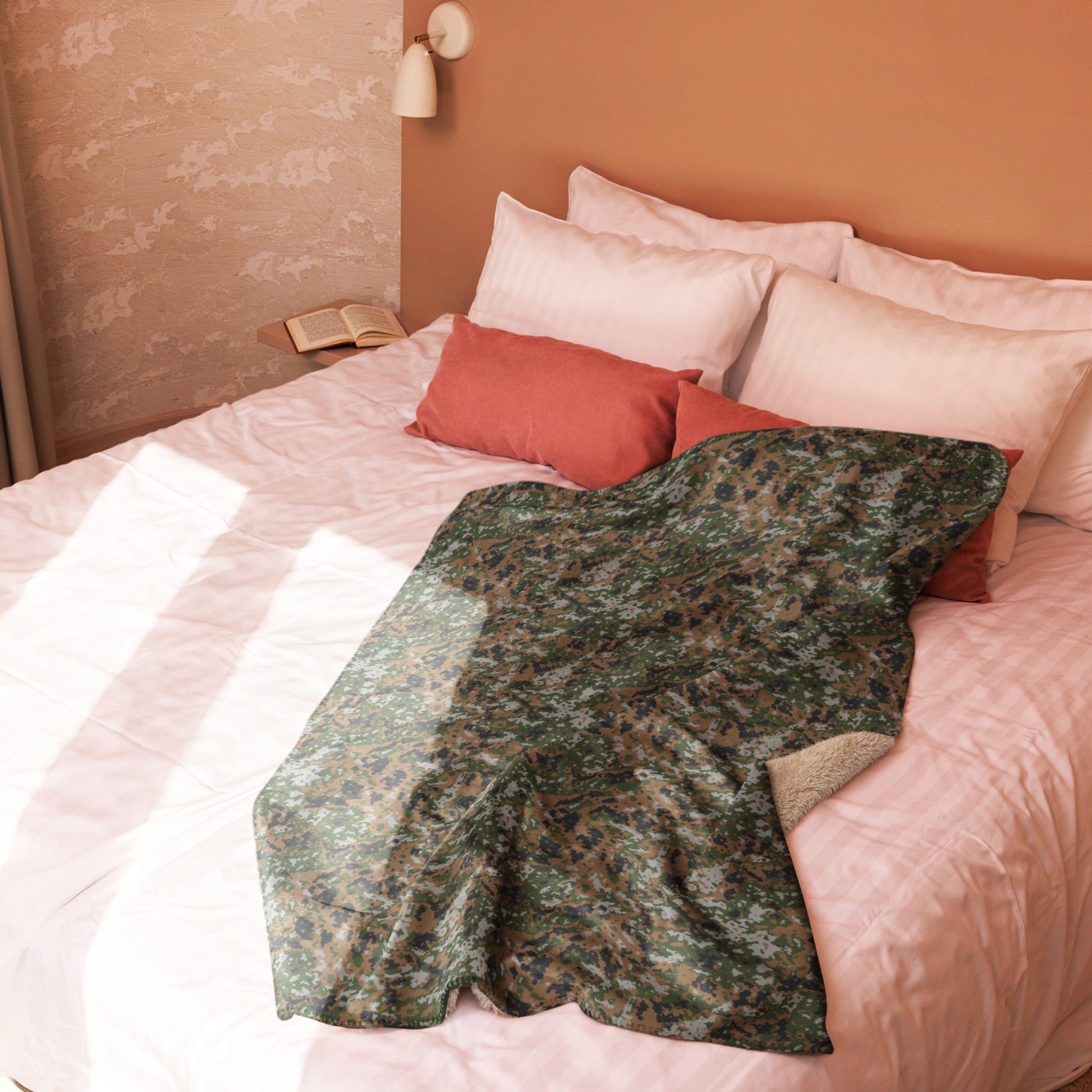 Luxembourg Waldtarndruck CAMO Sherpa Blanket