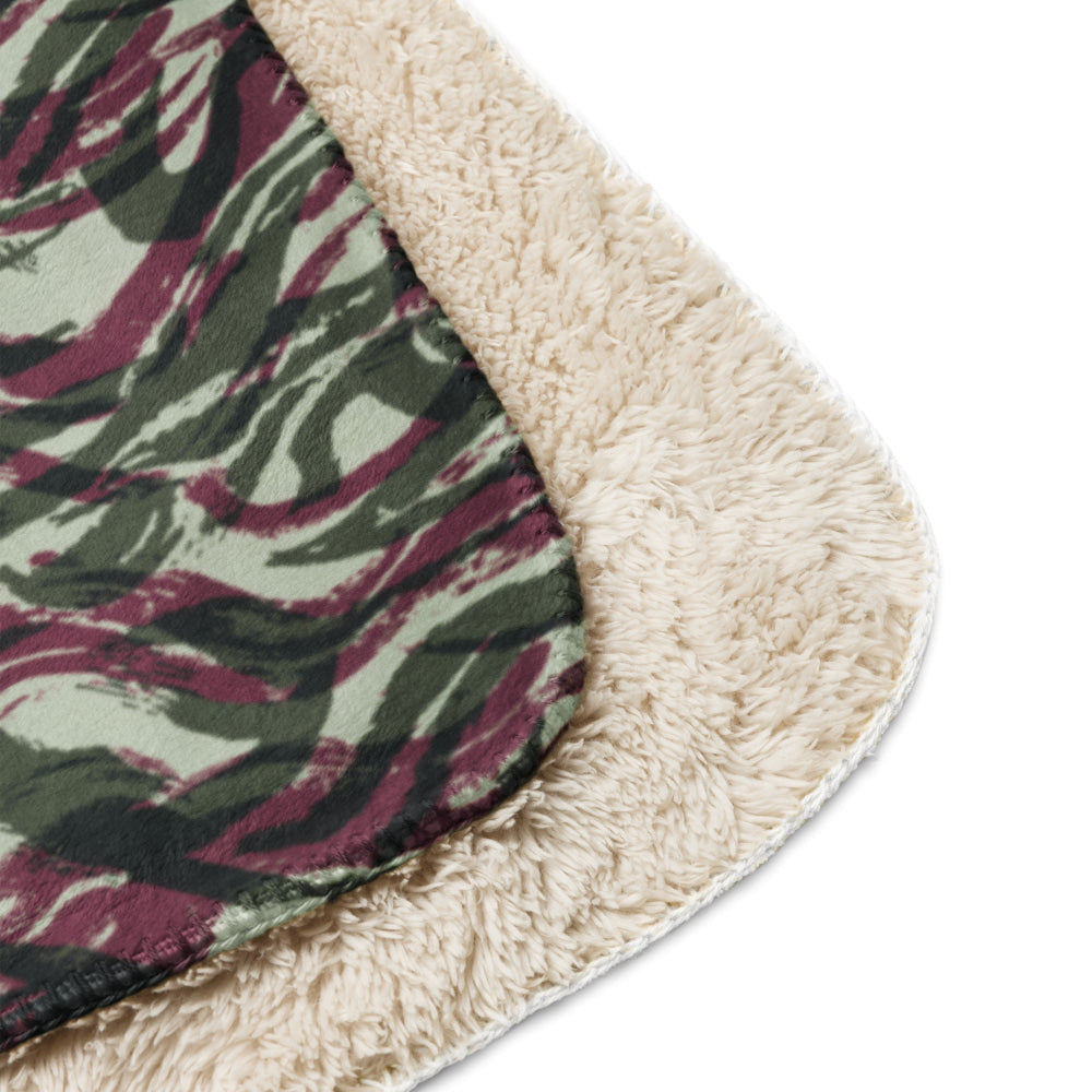 Moroccan Lizard CAMO Sherpa blanket - Blanket