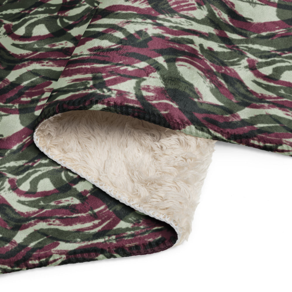 Moroccan Lizard CAMO Sherpa blanket - Blanket