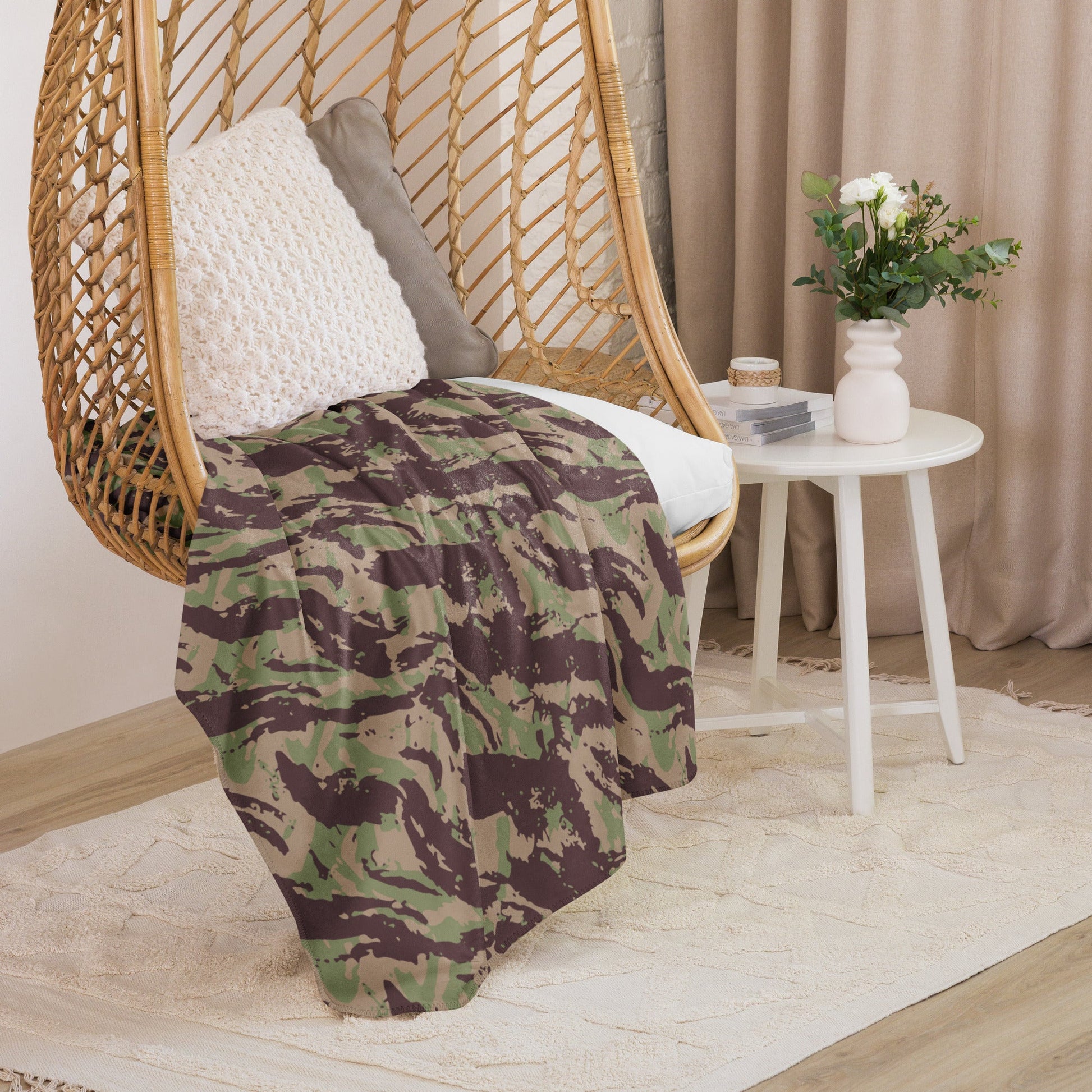 Mozambique Lizard CAMO Sherpa Blanket