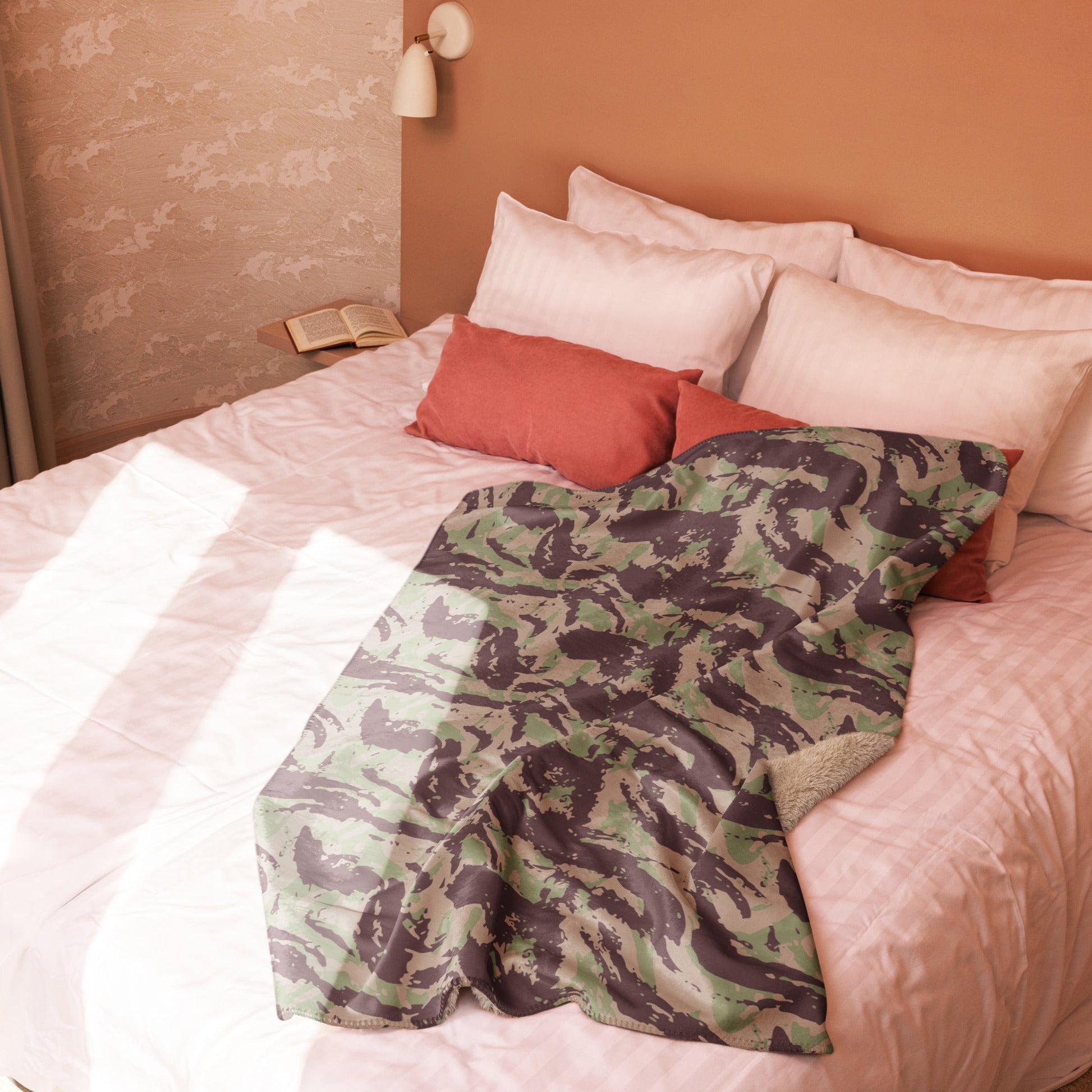 Mozambique Lizard CAMO Sherpa Blanket