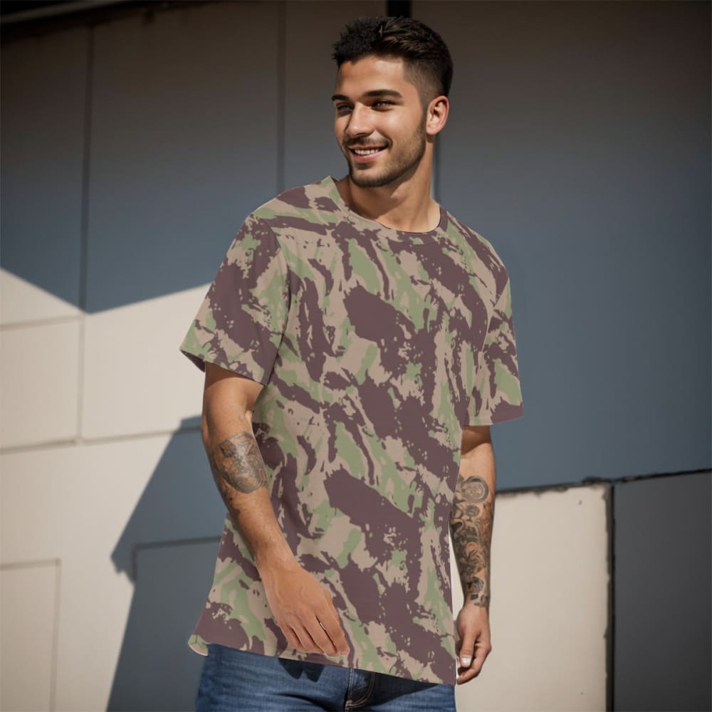 Mozambique Vertical Lizard CAMO Men’s 100% Cotton T-Shirt - Mens