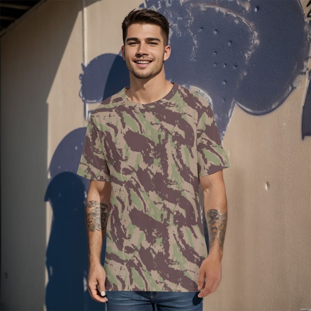 Mozambique Vertical Lizard CAMO Men’s 100% Cotton T-Shirt - XS / White - Mens