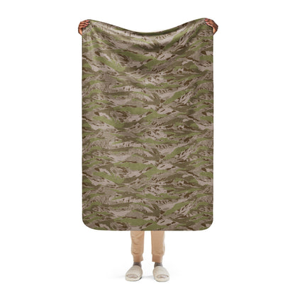 Multi-terrain Tiger Stripe Arid CAMO Sherpa blanket - 37″×57″ - Blanket