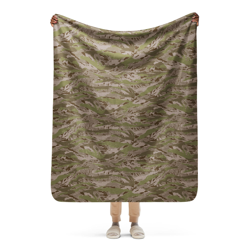 Multi-terrain Tiger Stripe Arid CAMO Sherpa blanket - 50″×60″ - Blanket